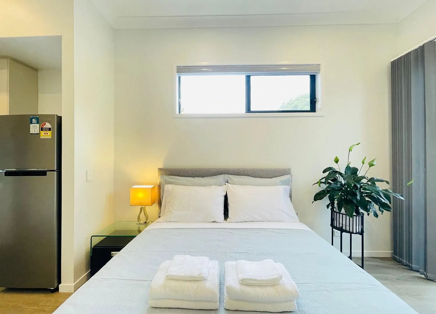 Independent Room With Onsuite And Small Kitchen Brisbane