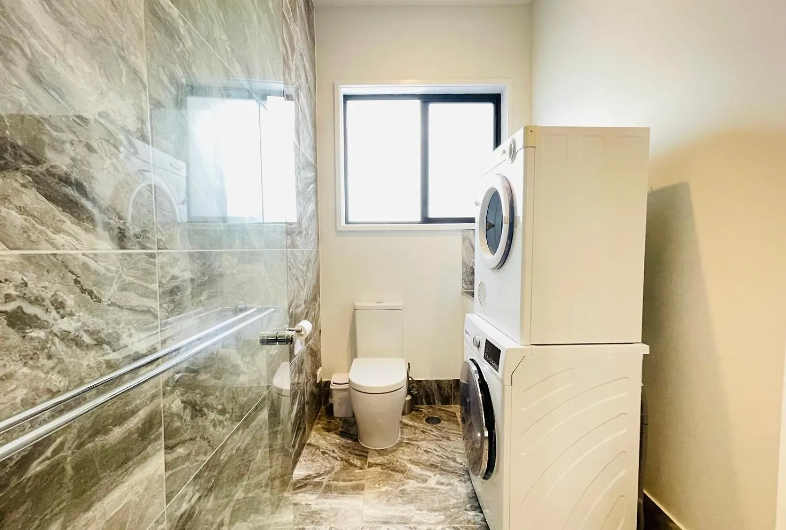 Guest house Independent Room With Onsuite And Small Kitchen Brisbane Australia