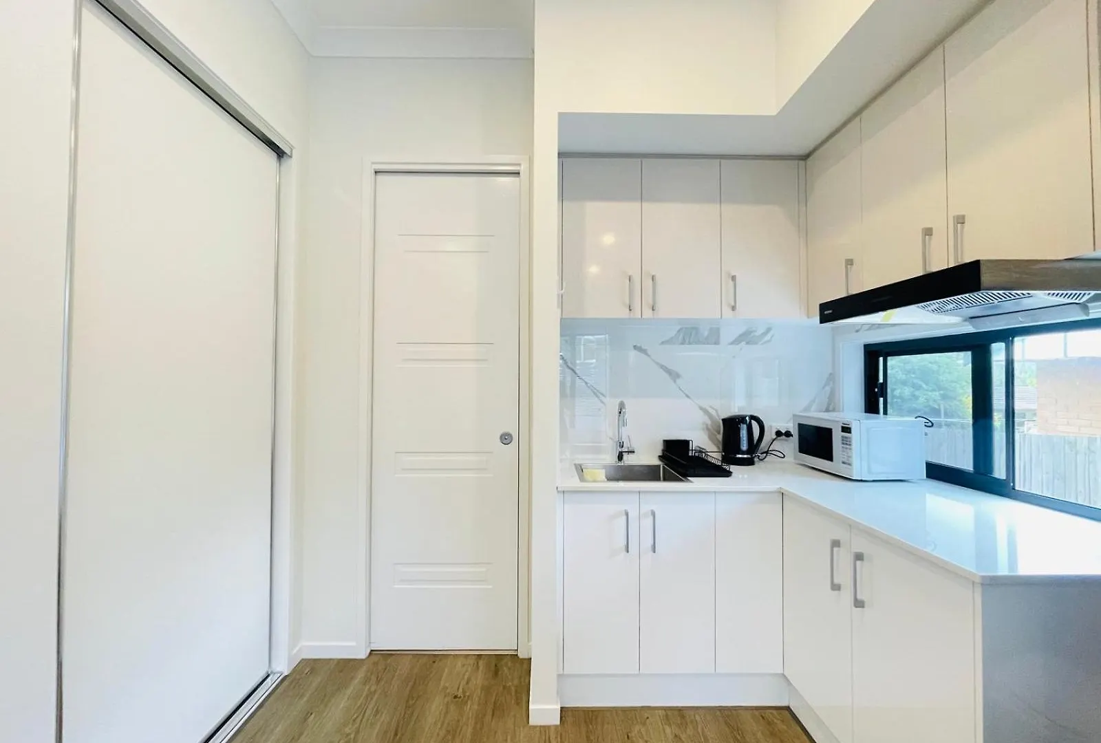 Guest house Independent Room With Onsuite And Small Kitchen Brisbane Australia