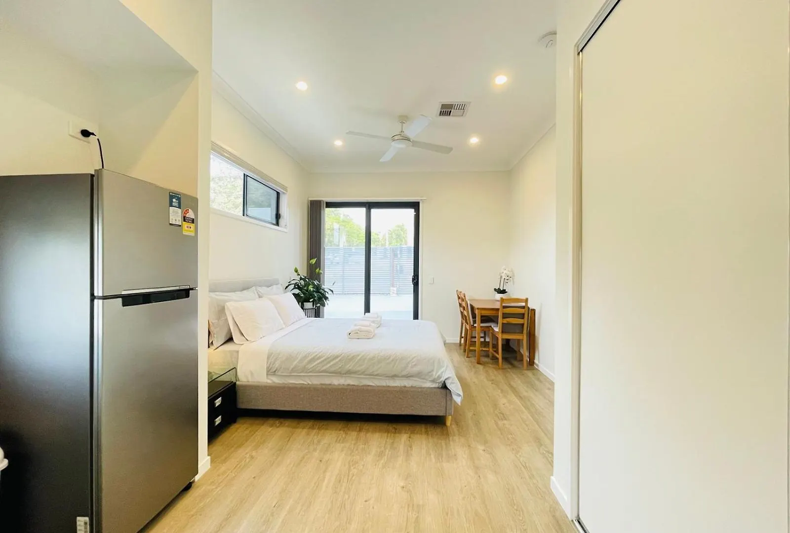 Independent Room With Onsuite And Small Kitchen Brisbane Australia