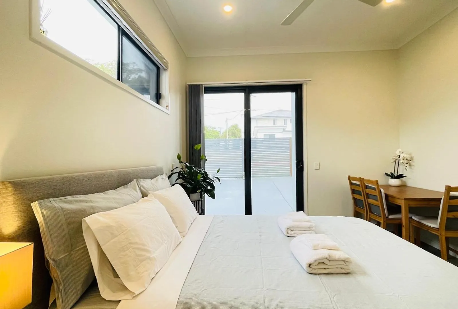 Independent Room With Onsuite And Small Kitchen Brisbane Australia